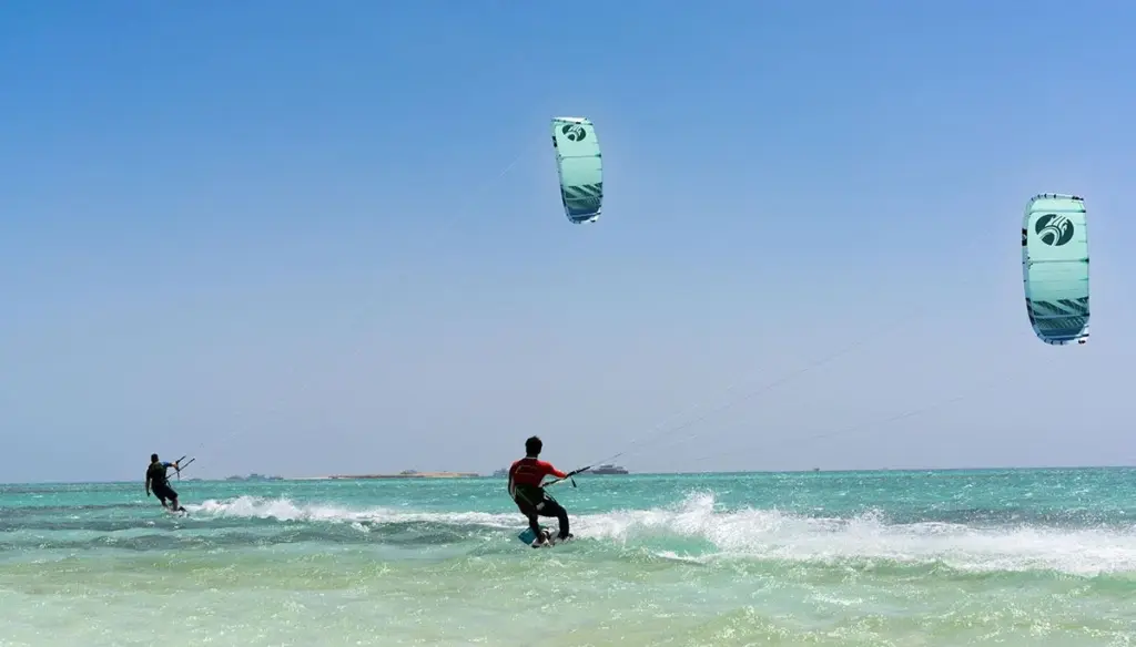 Welche Faktoren beeinflussen die Kitesurfen Hurghada Preise